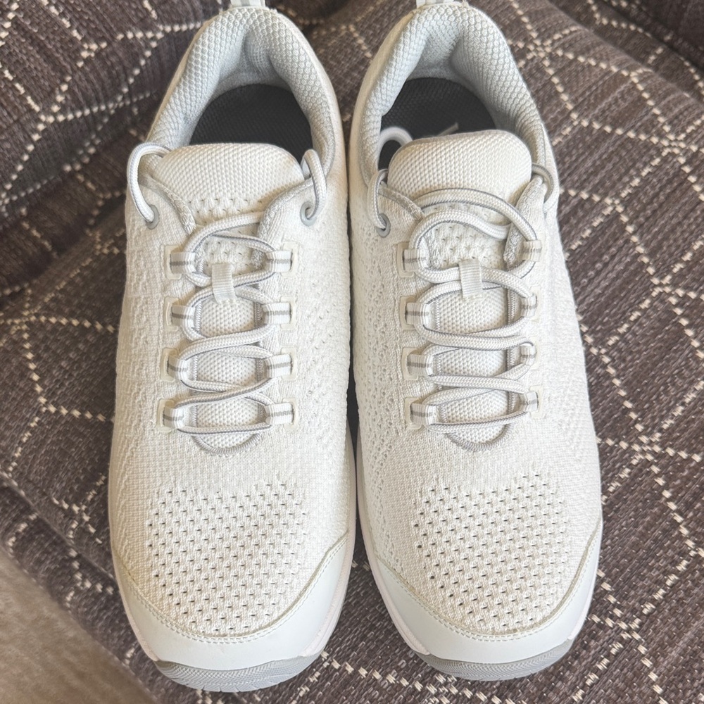 Orthofeet white Athletic Sneakers new!